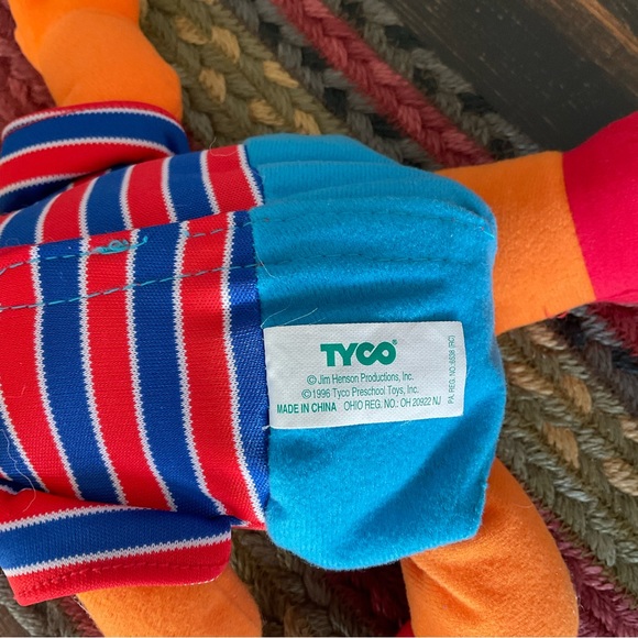 Tyco Wiggle, Giggle, Talking Ernie - Picture 5 of 7